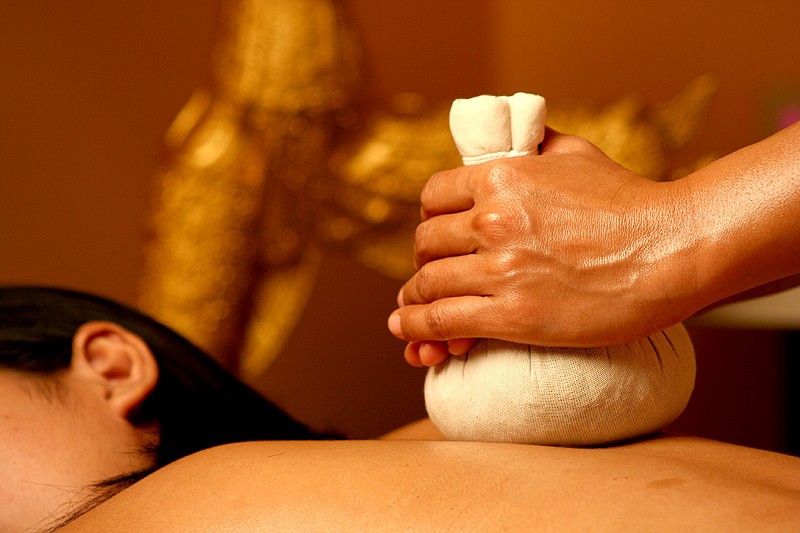 BACK MASSAGE WITH WARM HERBS AND AROMATIC OILS